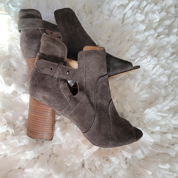 Joe's open toe booties - Picture 2 of 10